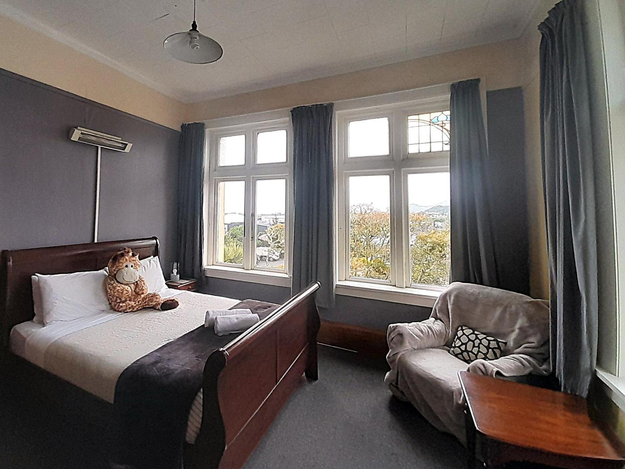 Noah's Ark Backpackers Hostel *